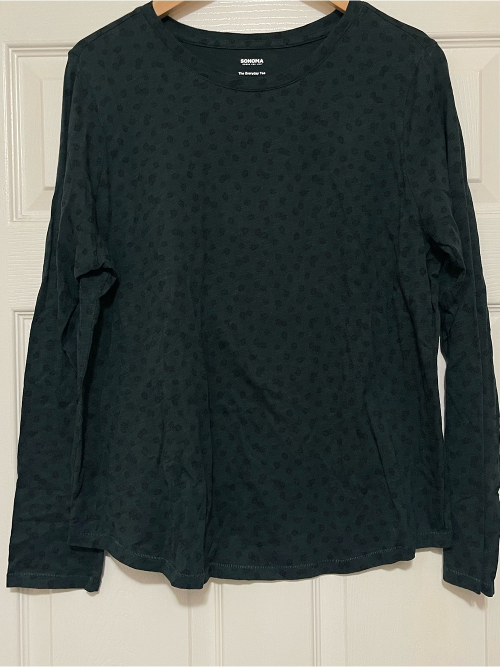 SONOMA Women's Long Sleeve Crewneck Top in Dark Green